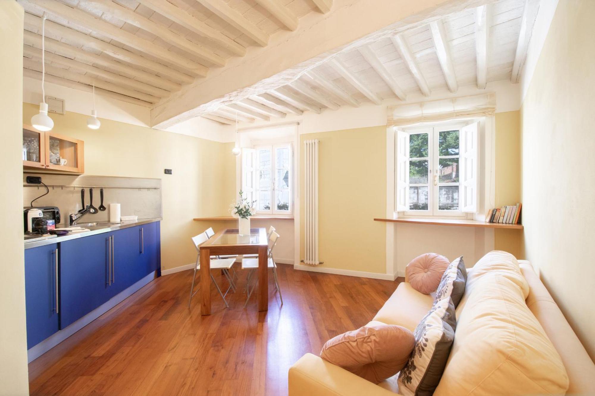 A Casa Di Irene Apartment Лука Екстериор снимка